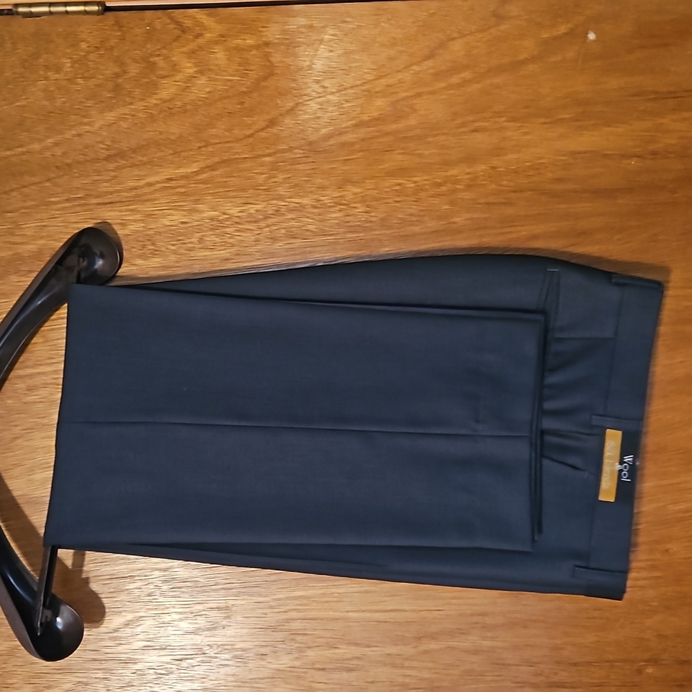 Suit - Picture 4 of 6